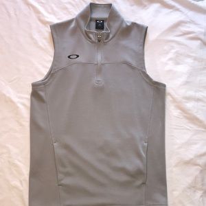 Oakley vest with pockets, small